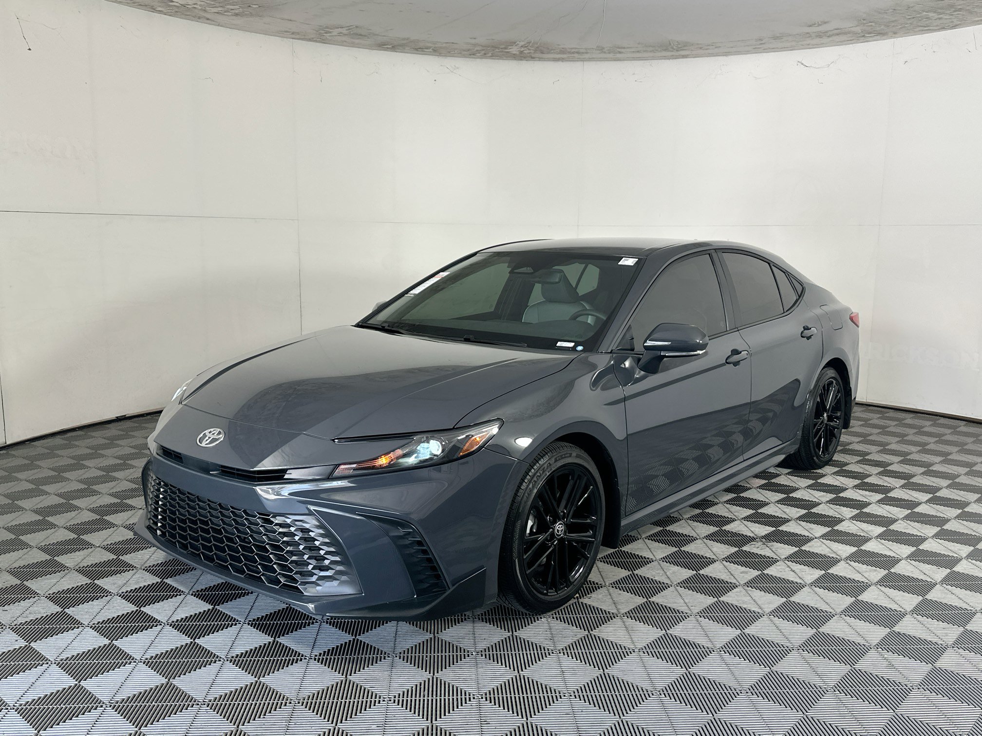 Used 2025 Toyota Camry SE FWD image 7