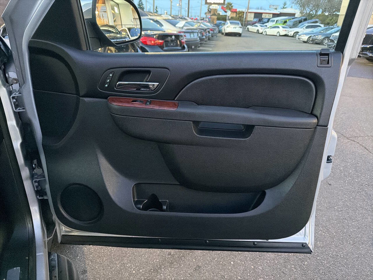 Used 2013 Chevrolet Suburban LTZ image 21