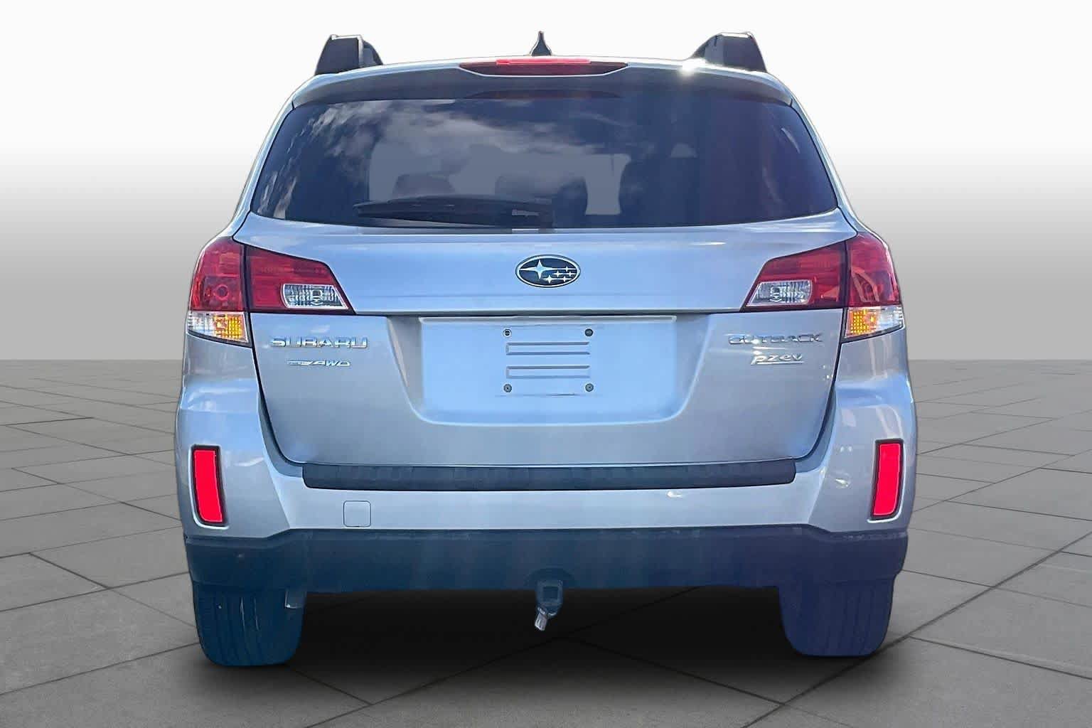 Used 2014 Subaru Outback 2.5i Limited AWD/4WD image 4
