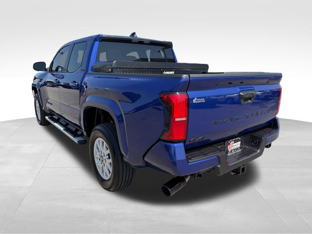 Used 2025 Toyota Tacoma SR5 AWD/4WD image 5