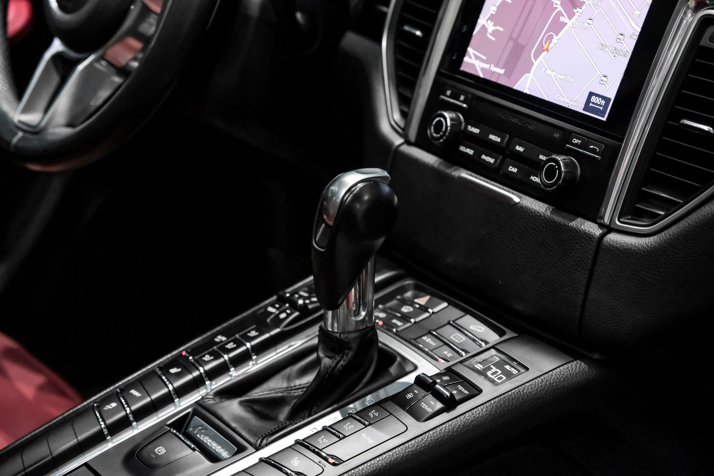 Used 2017 Porsche Macan S image 28