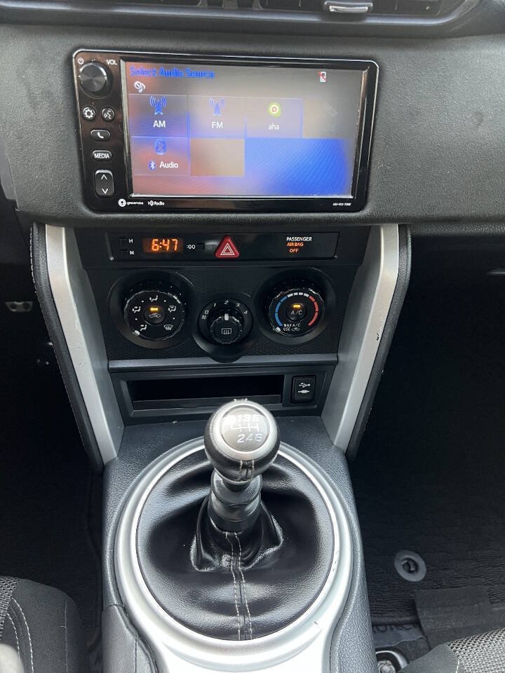 Used 2017 Toyota 86 RWD image 9
