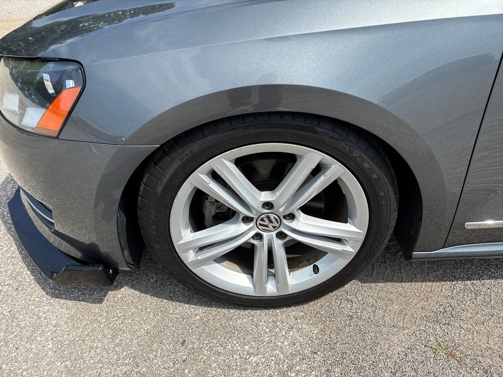 Used 2015 Volkswagen Passat TDI SEL Premium FWD image 9