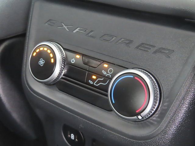 Used 2025 Ford Explorer Active image 28