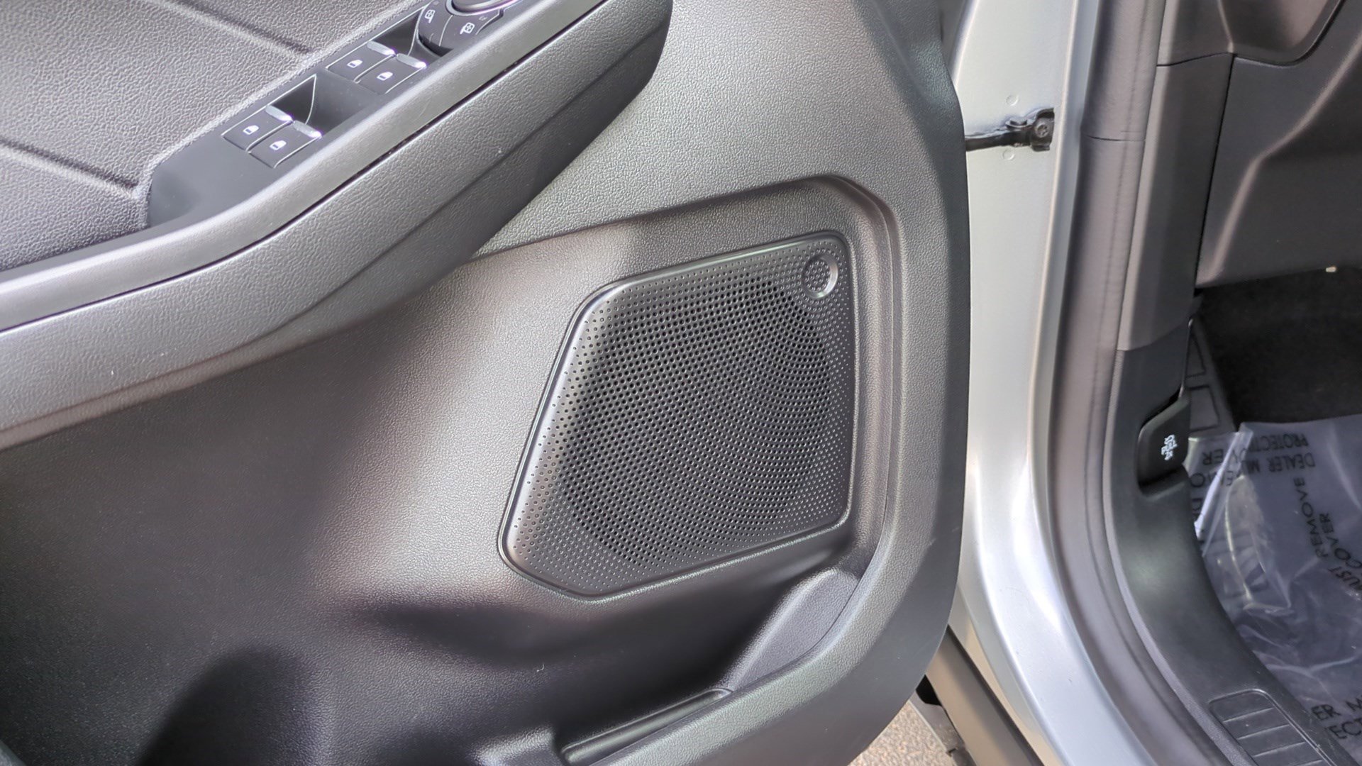 Used 2022 Ford Escape SE w/ SE Sport Appearance Package image 12