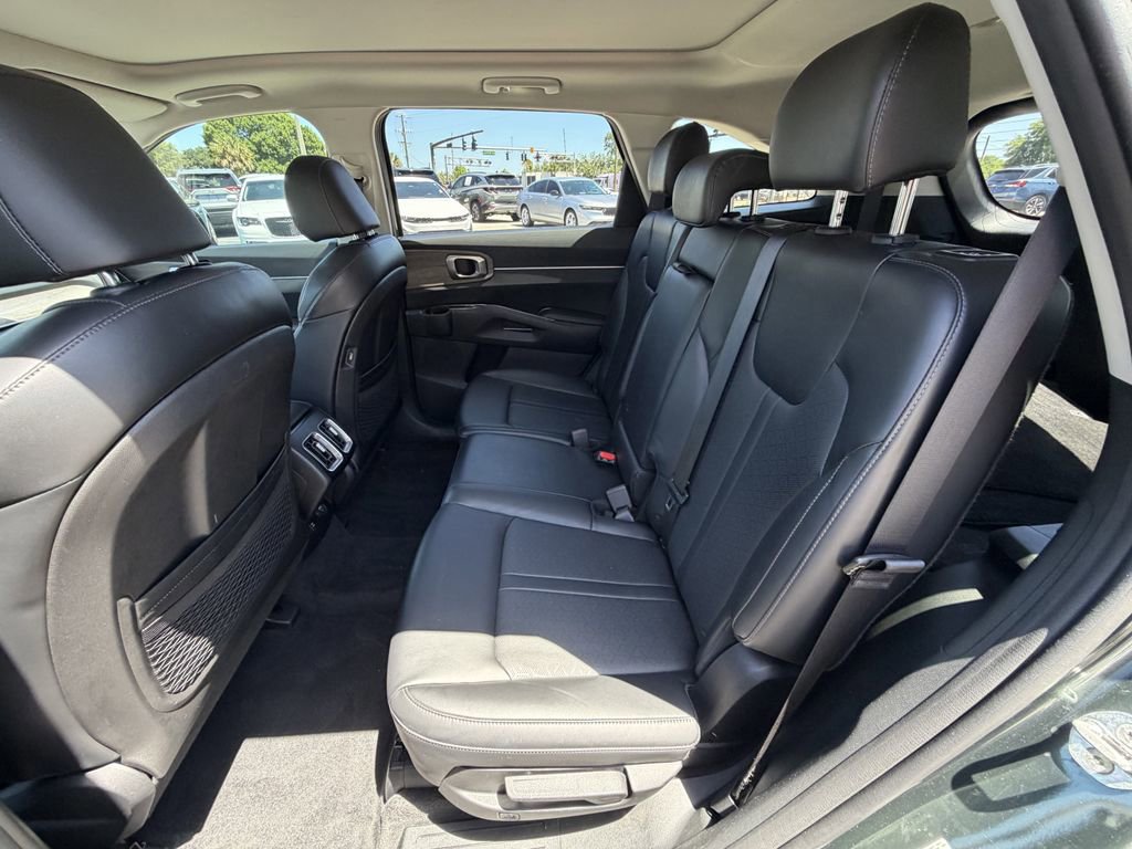 Certified 2023 Kia Sorento S w/ Panoramic Sunroof Package image 17