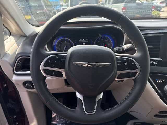 Used 2023 Chrysler Voyager LX FWD image 19