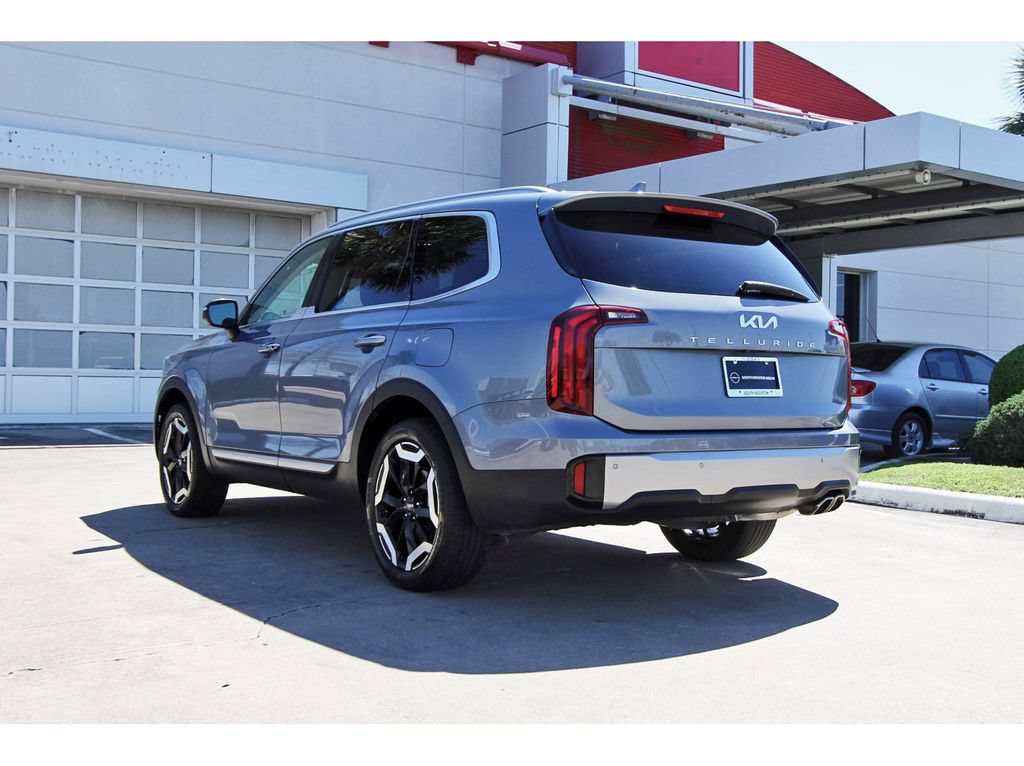 Used 2025 Kia Telluride S FWD image 3
