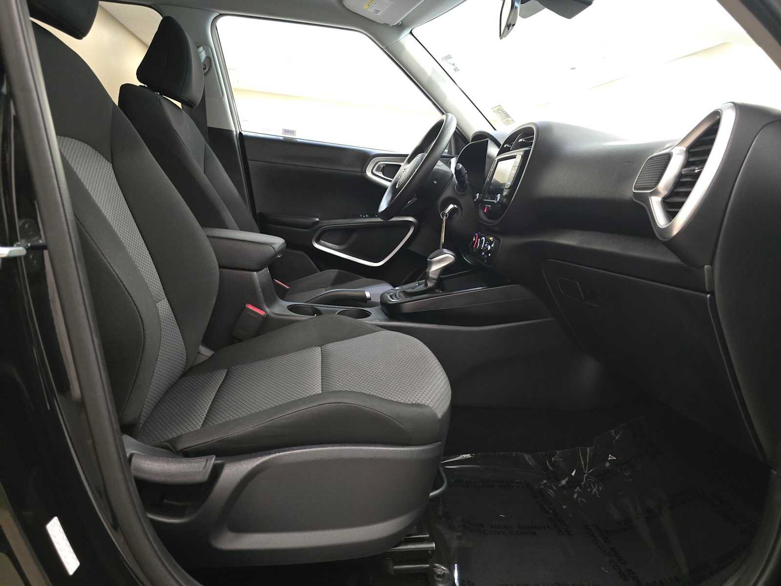 Used 2023 Kia Soul LX w/ LX Technology Package FWD image 26