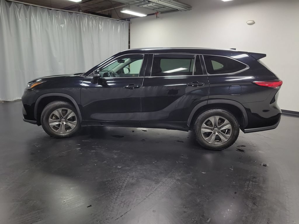 Used 2020 Toyota Highlander XLE FWD image 5