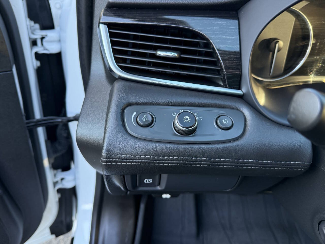 Used 2019 Buick LaCrosse Essence w/ Sun and Shade Package FWD image 27