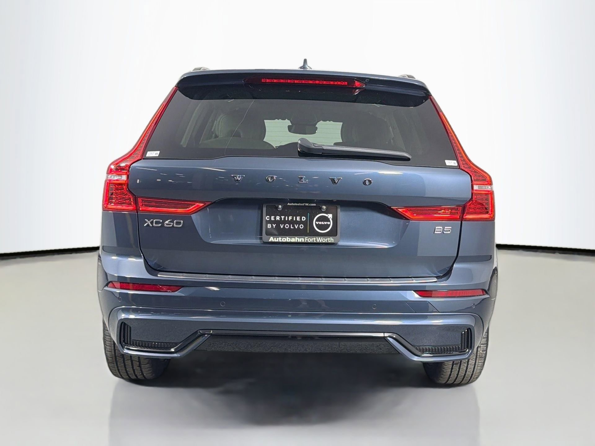 Certified 2023 Volvo XC60 B5 Plus w/ Climate Package FWD image 7