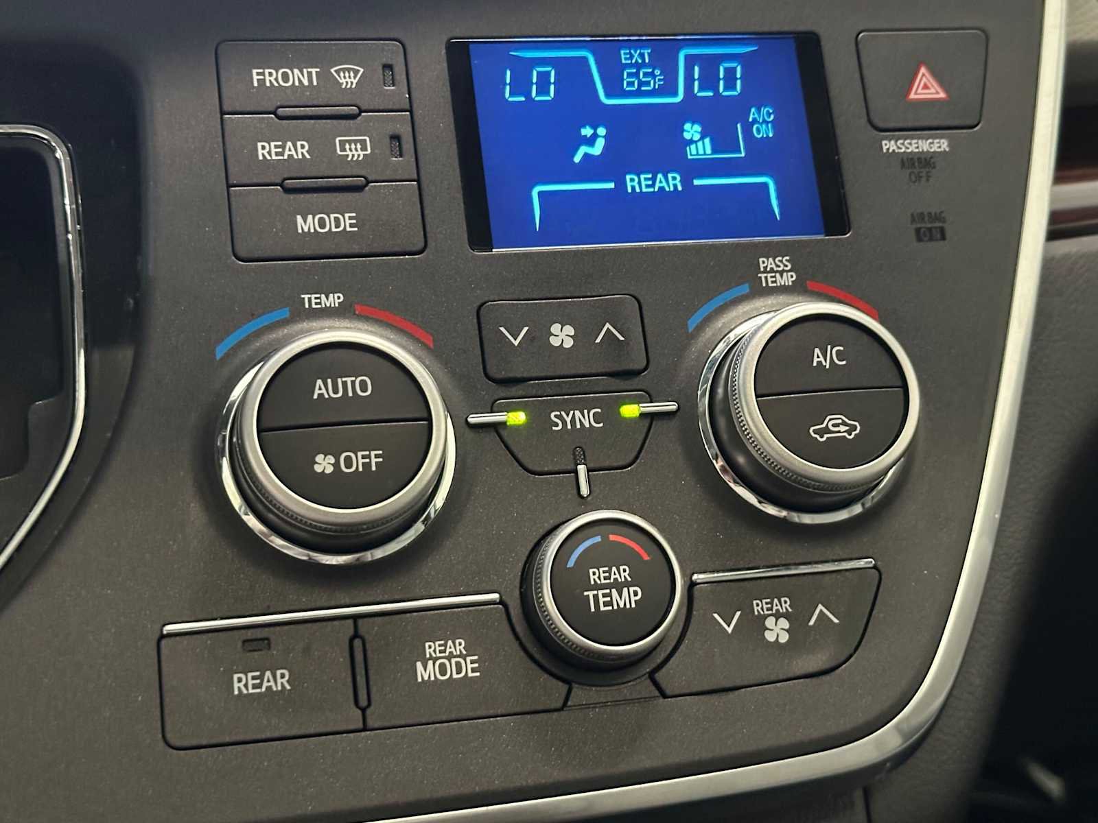 Used 2017 Toyota Sienna Limited Premium image 16