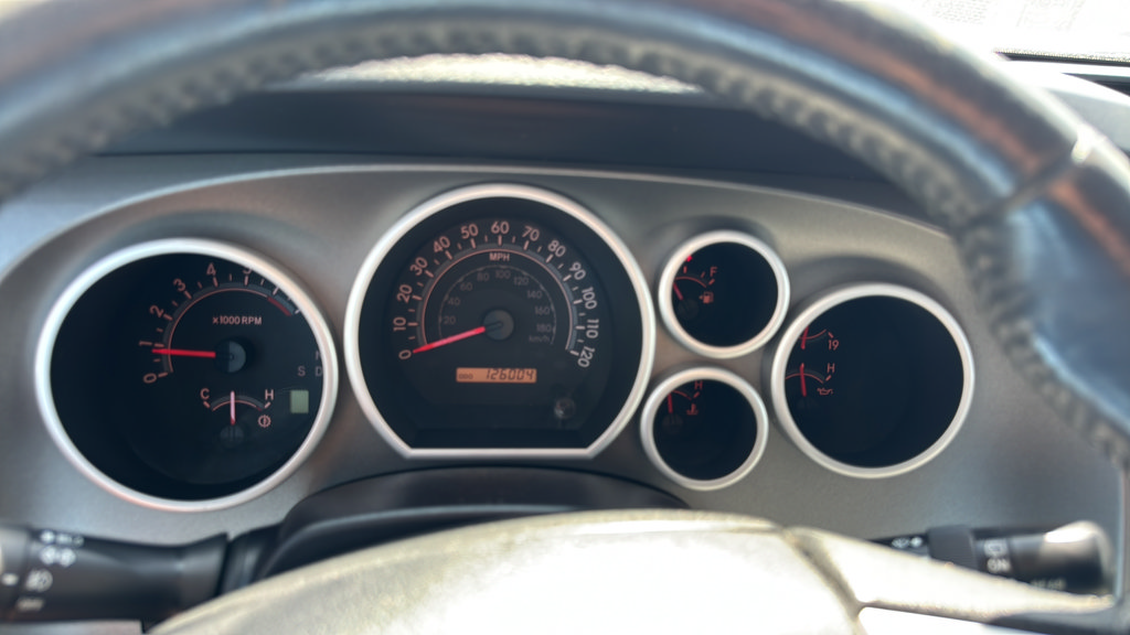 Used 2015 Toyota Sequoia SR5 RWD image 29