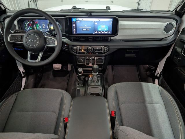 Used 2025 Jeep Wrangler Unlimited Sahara AWD/4WD image 11
