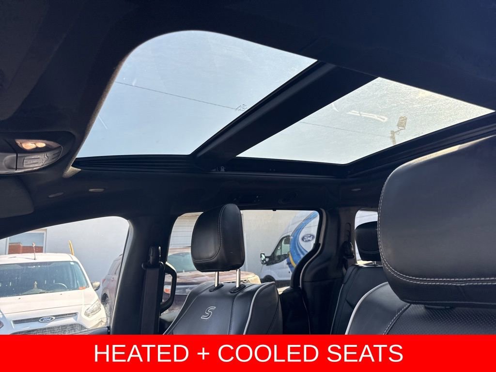 Used 2025 Chrysler Pacifica Limited image 2