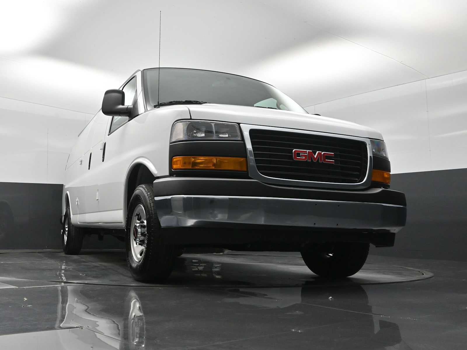 New 2026 GMC Savana 3500 Extended w/ Driver Convenience Package RWD image 32