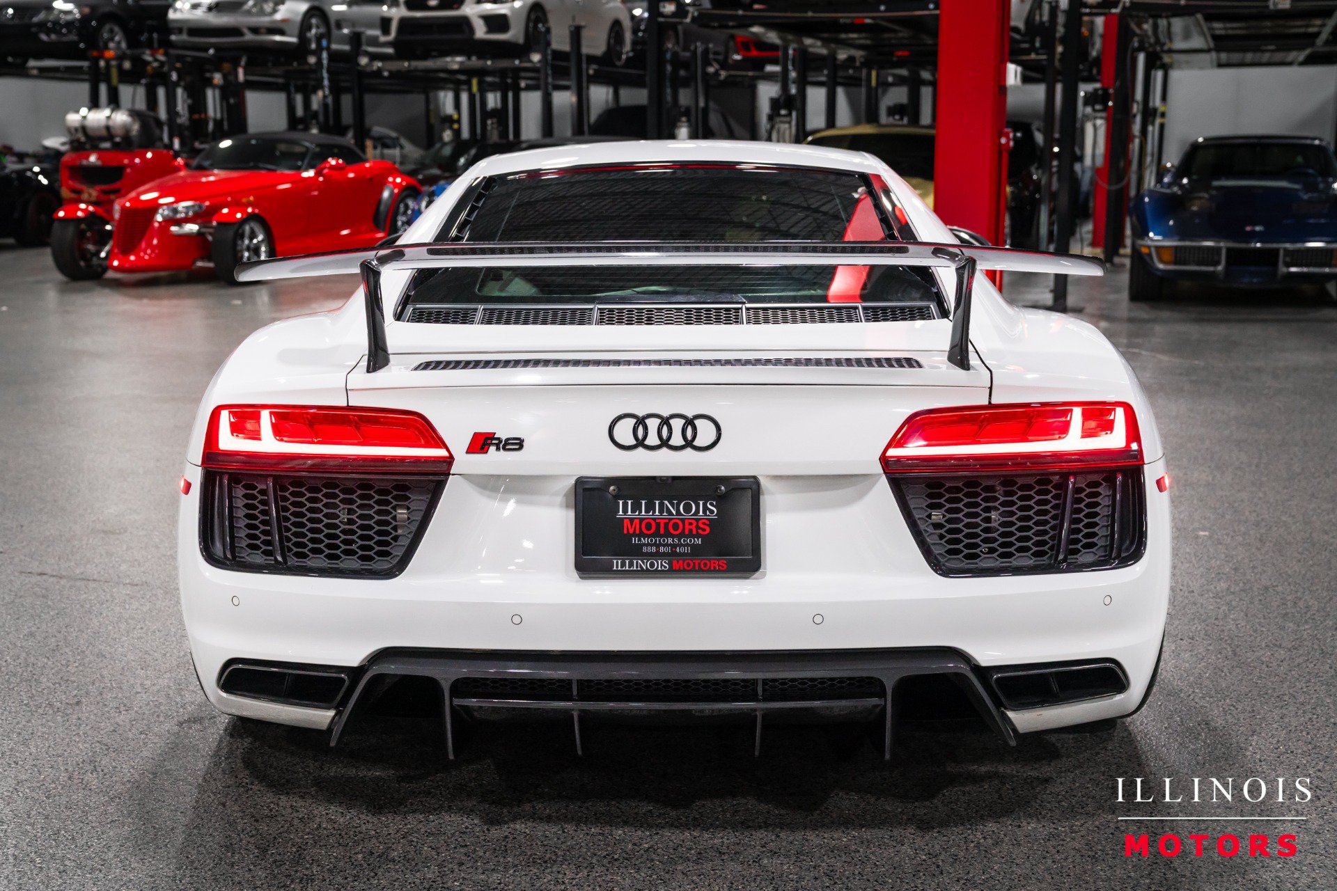 Used 2018 Audi R8 V10 w/ Premium Package RWD image 4