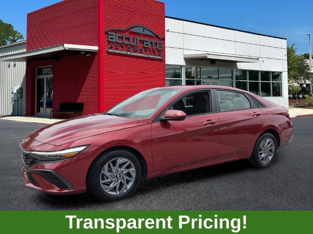Used 2024 Hyundai Elantra SEL FWD image 1