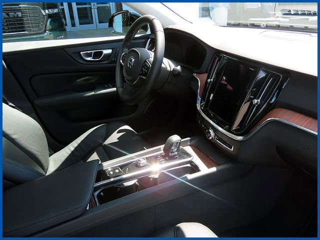 Used 2024 Volvo S60 B5 Plus w/ Climate Package FWD image 8