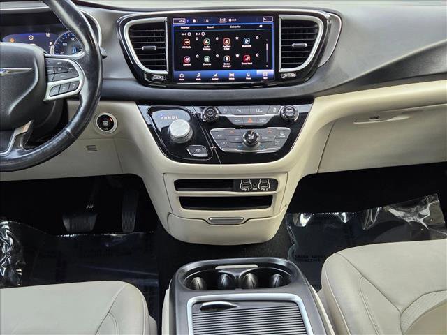 Used 2021 Chrysler Pacifica Touring-L image 14