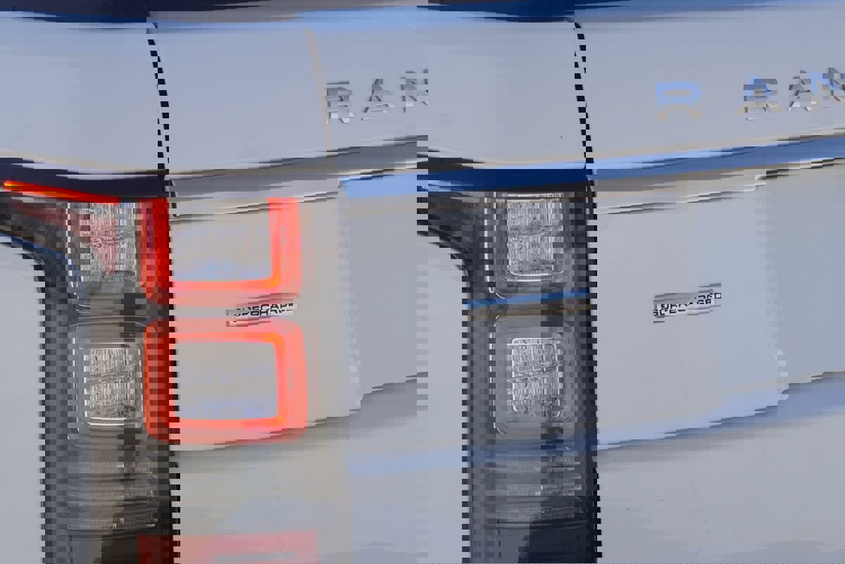 Used 2016 Land Rover Range Rover Supercharged image 13