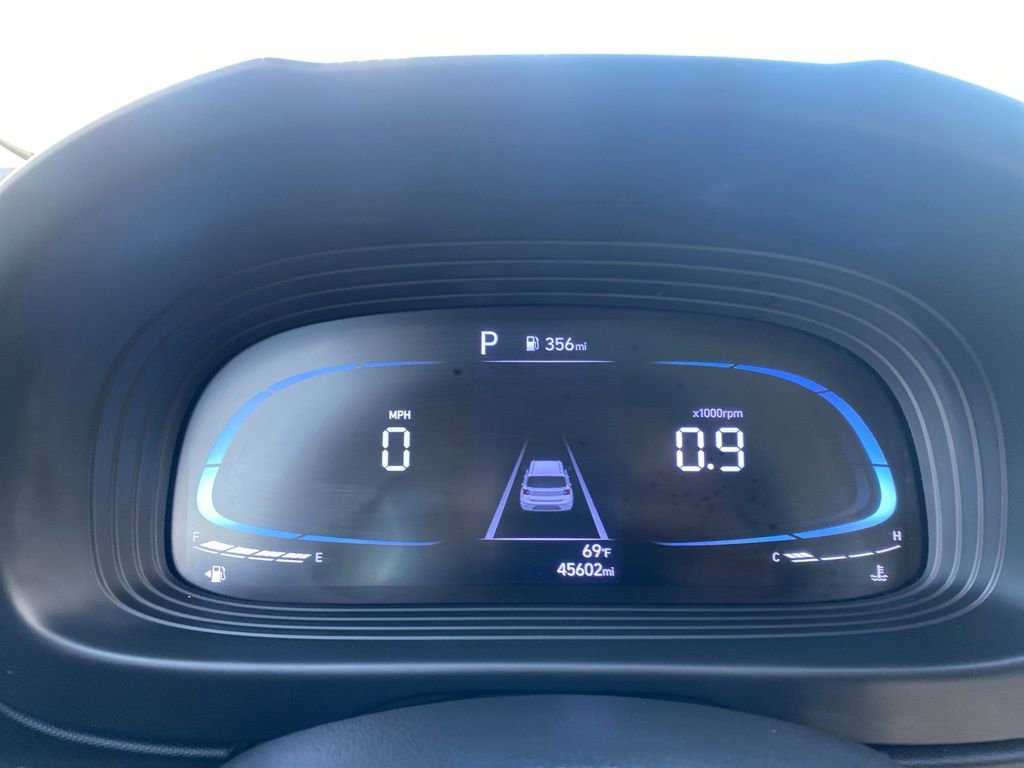 Used 2024 Hyundai Venue SEL image 18