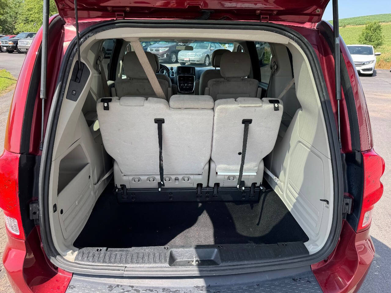 Used 2016 Dodge Grand Caravan SXT FWD image 10