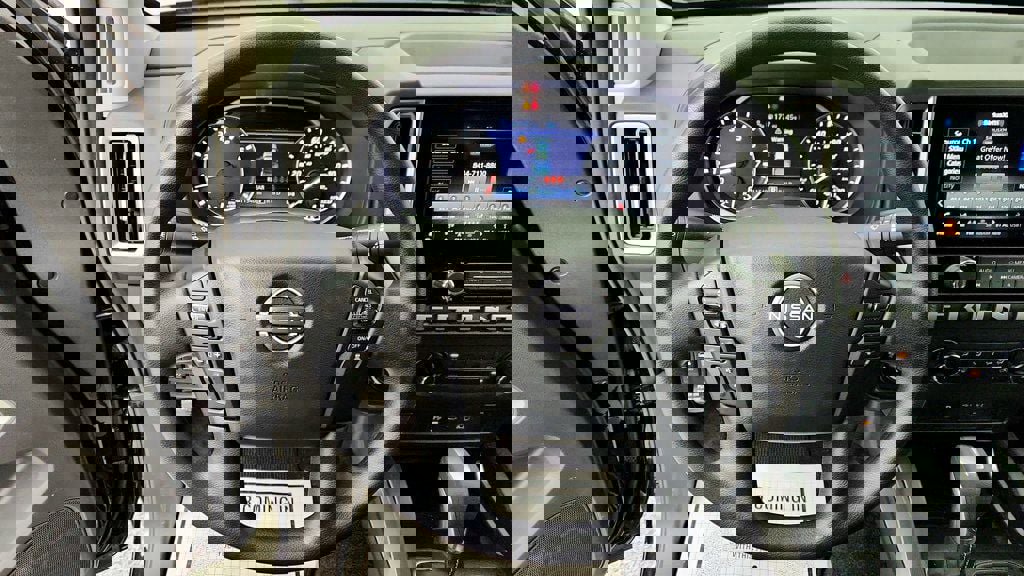 Used 2025 Nissan Frontier SV image 13