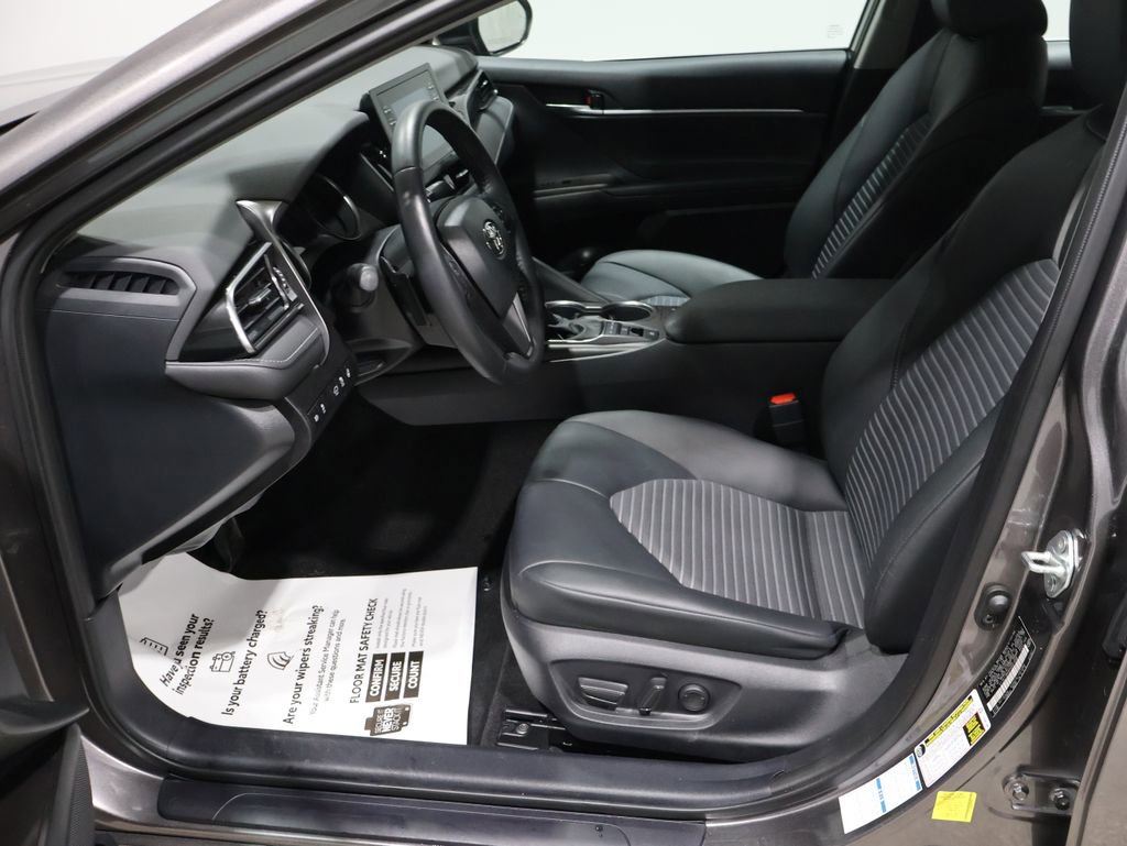 Used 2023 Toyota Camry SE image 10