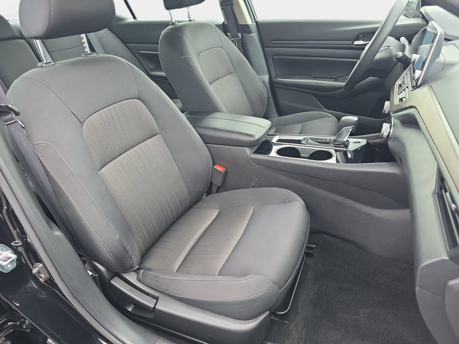 Used 2024 Nissan Altima 2.5 SV image 10