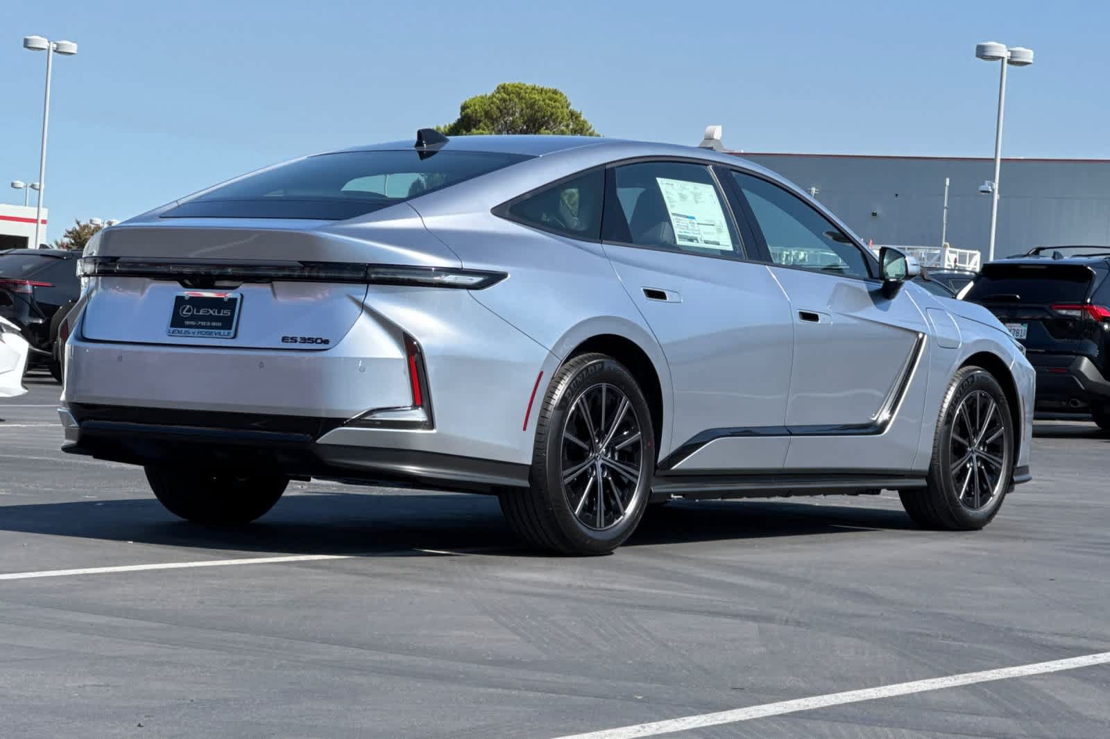 New 2026 Lexus ES 350e FWD image 2