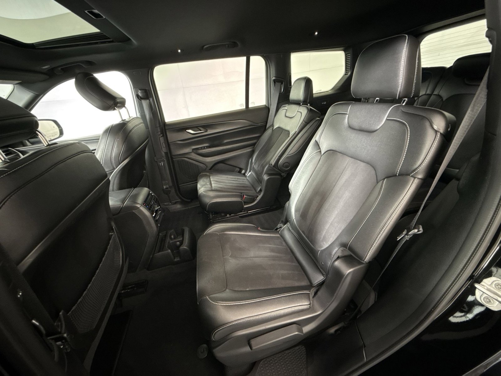Used 2023 Jeep Grand Cherokee L Laredo AWD/4WD image 24