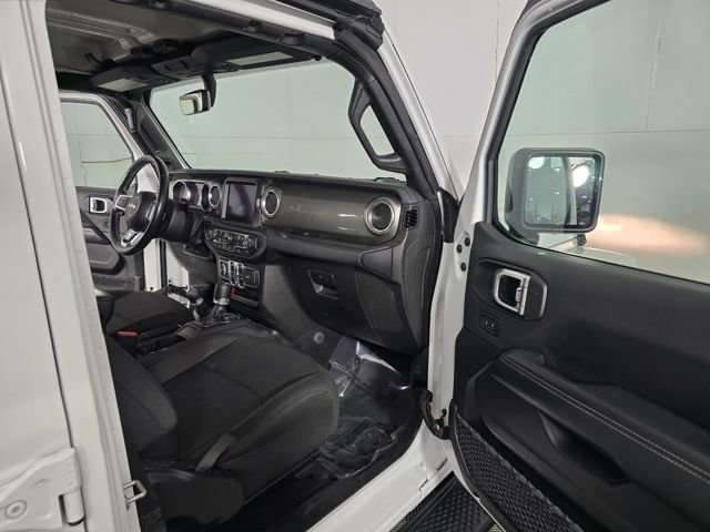 Used 2022 Jeep Wrangler Unlimited Sahara w/ Cold Weather Group image 14