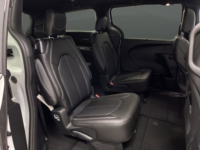 New 2026 Chrysler Pacifica Select image 31