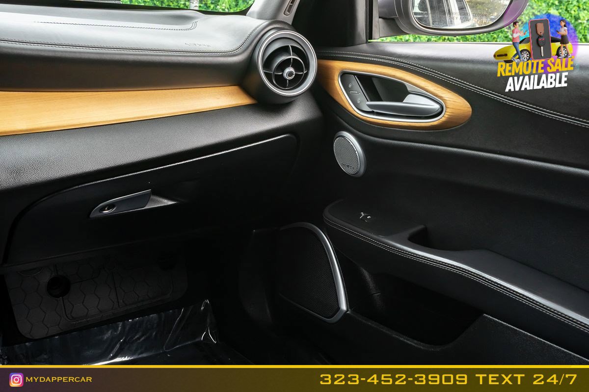 Used 2017 Alfa Romeo Giulia Ti w/ TI Lusso Light Wood Package image 22