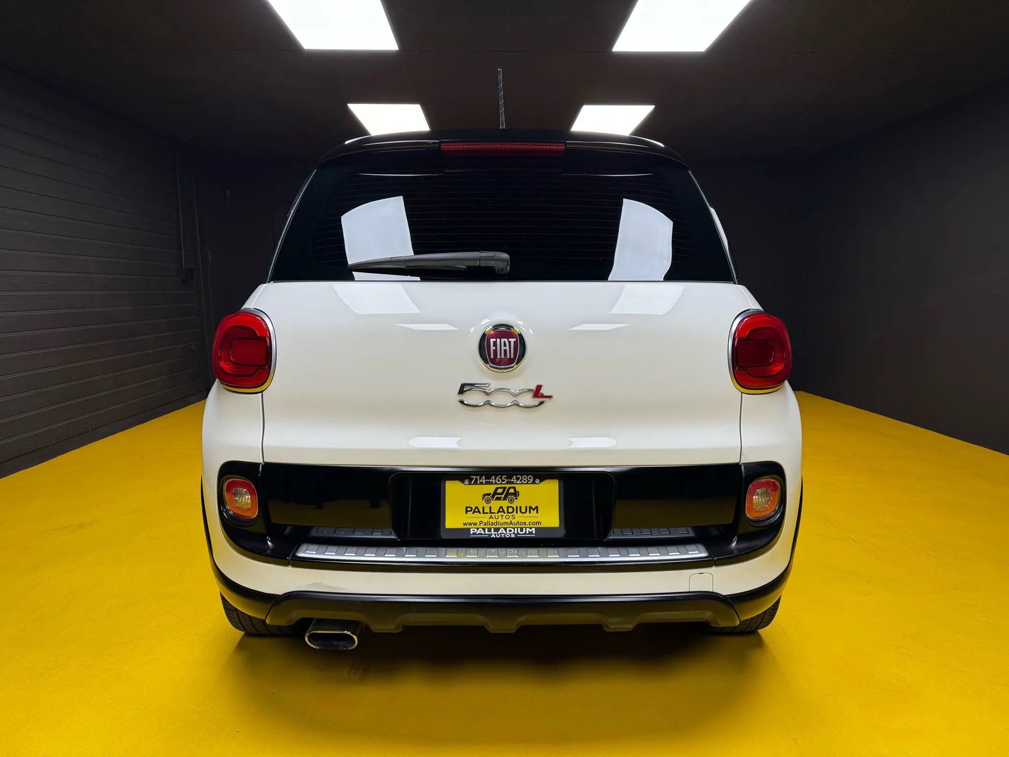 Used 2017 FIAT 500L Trekking w/ Dual-Pane Sunroof Package FWD image 7