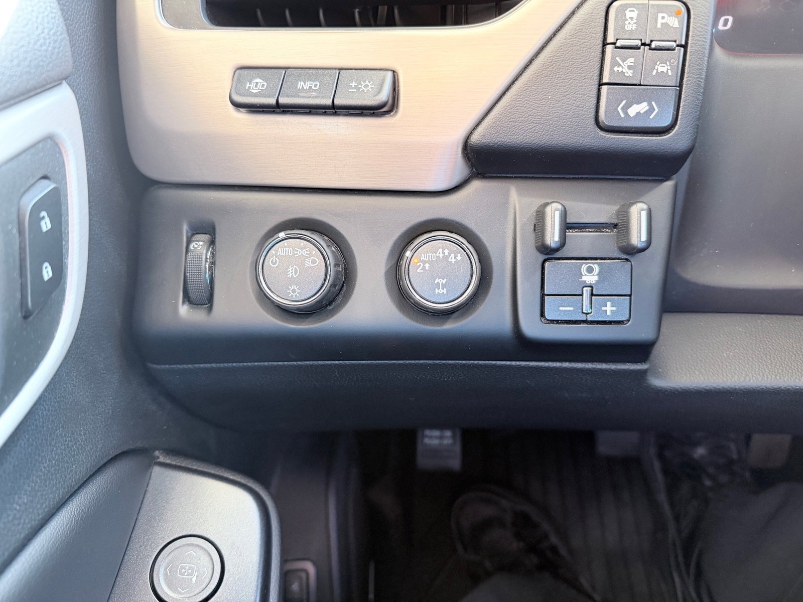 Used 2018 GMC Yukon Denali w/ Denali Ultimate Package image 14