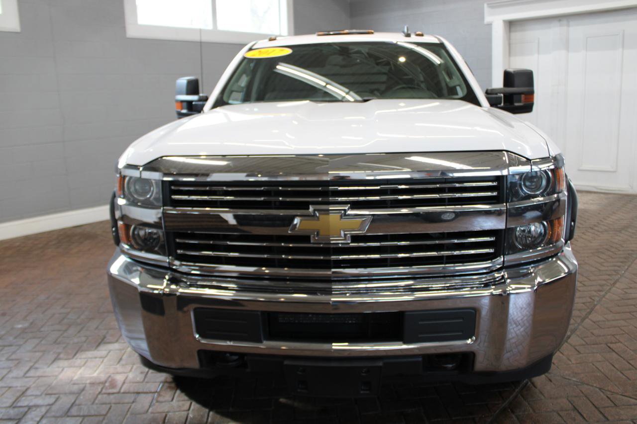 Used 2017 Chevrolet Silverado 2500 W/T w/ Snow Plow Prep Package image 2