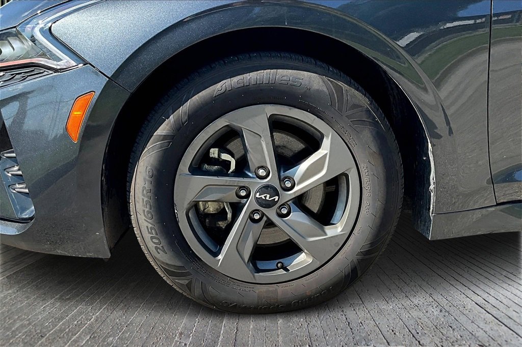 Used 2023 Kia K5 LXS image 8