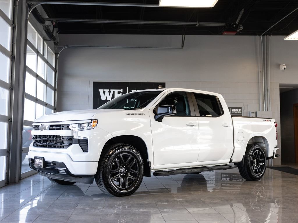 Used 2023 Chevrolet Silverado 1500 RST image 2