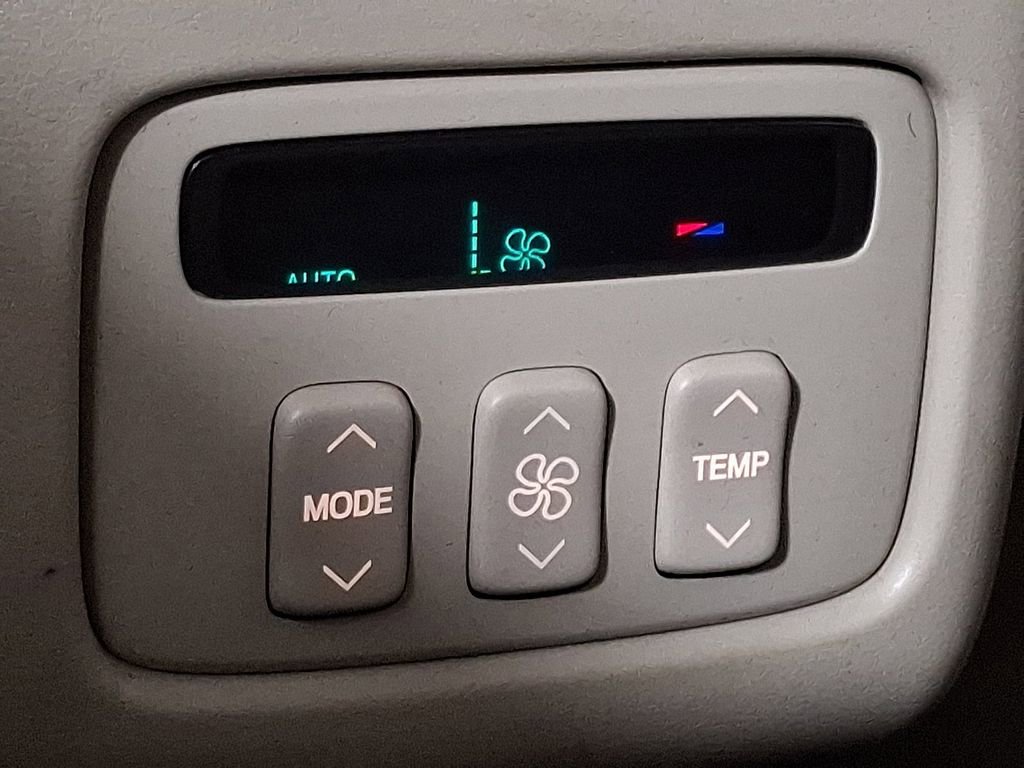 Used 2002 Cadillac De Ville w/ Comfort/Convenience Pkg image 14