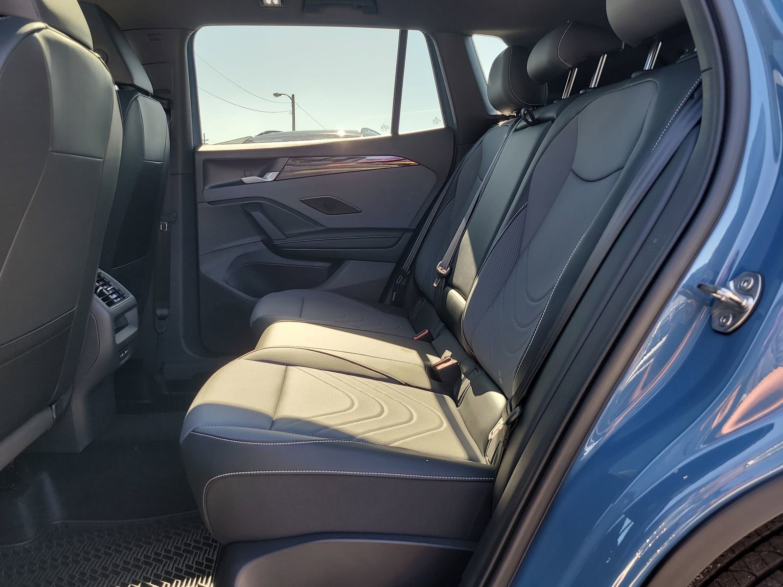 New 2026 Volkswagen Tiguan SE R-Line FWD image 12