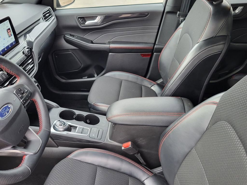 Used 2025 Ford Escape ST-Line image 30