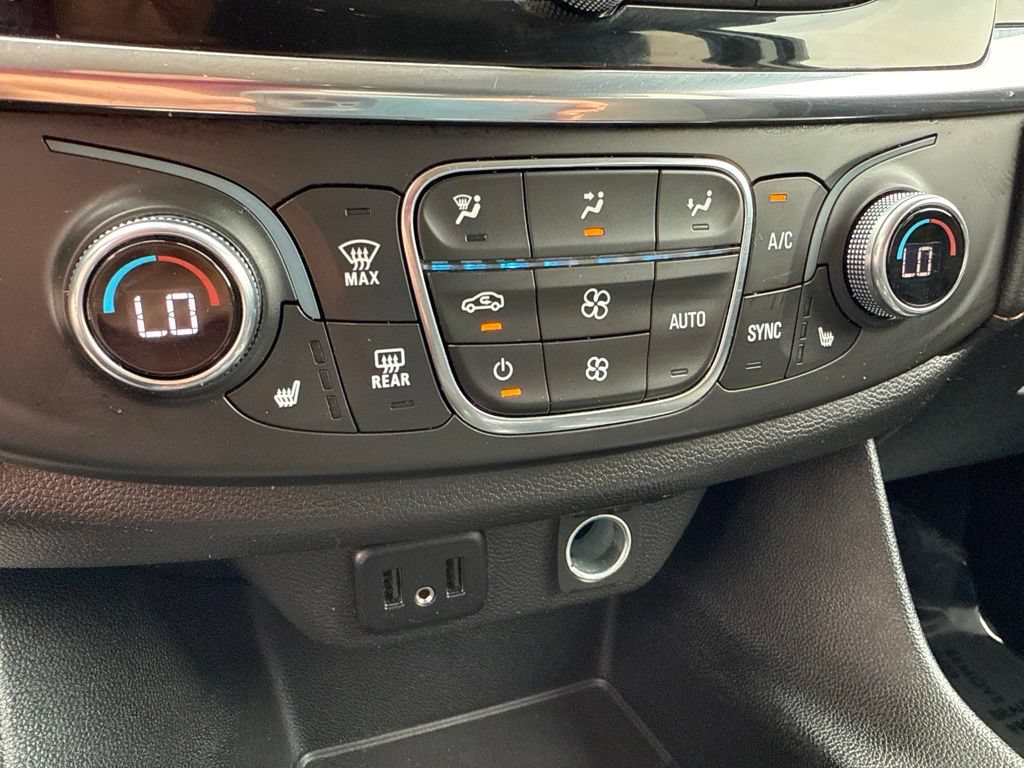 Used 2021 Chevrolet Traverse LT FWD image 32