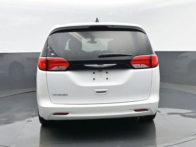 Used 2022 Chrysler Voyager LX image 32