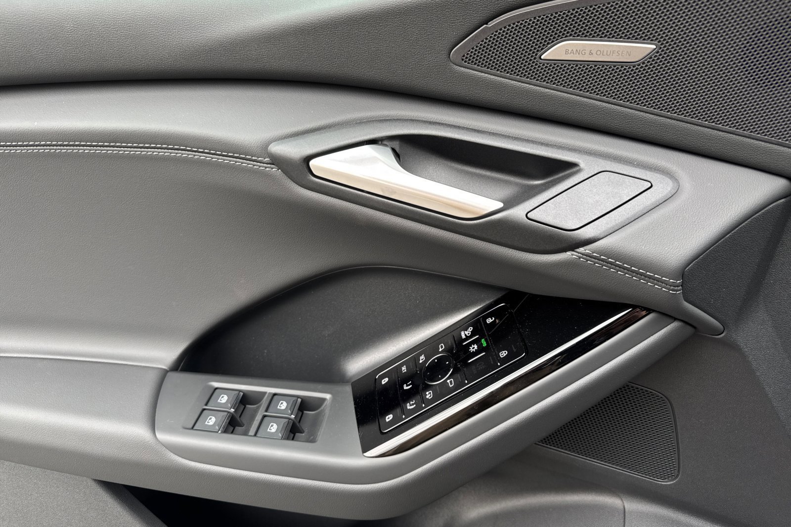 New 2025 Audi Q6 e-tron Premium Plus image 8