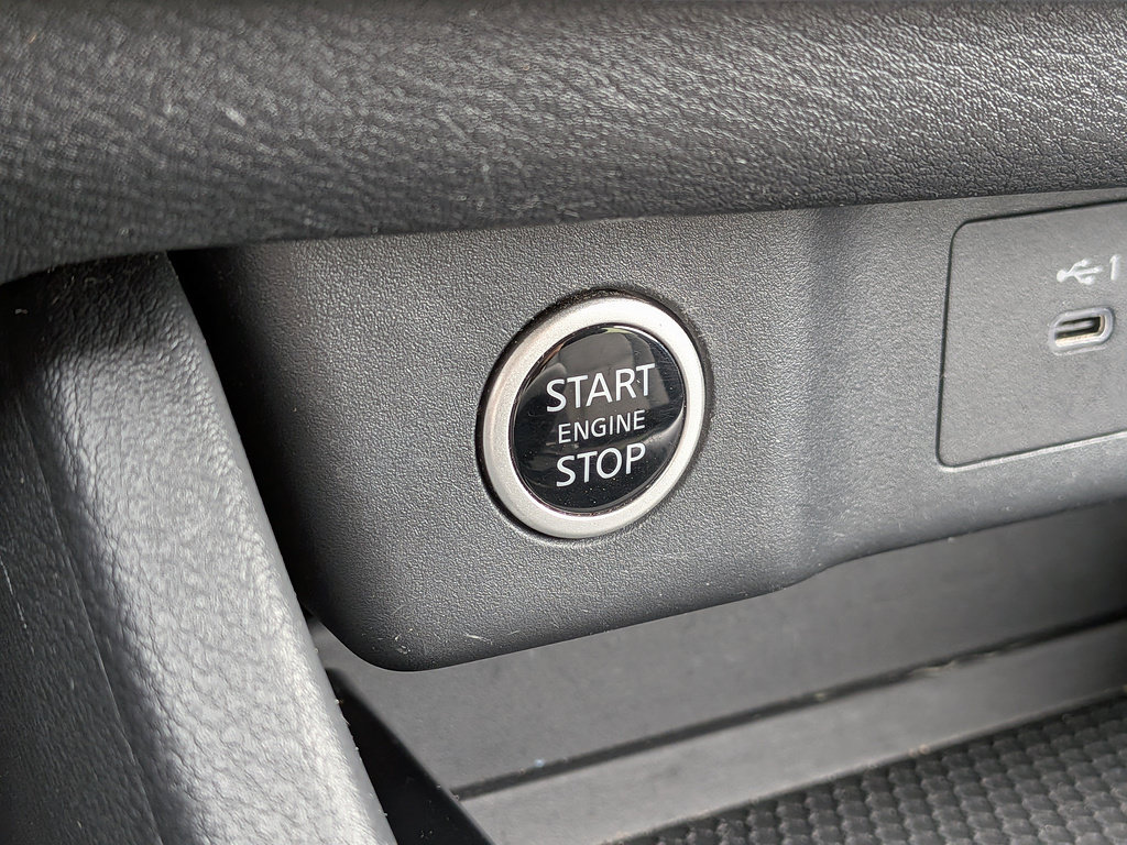 Used 2023 Nissan Rogue SV AWD/4WD image 25