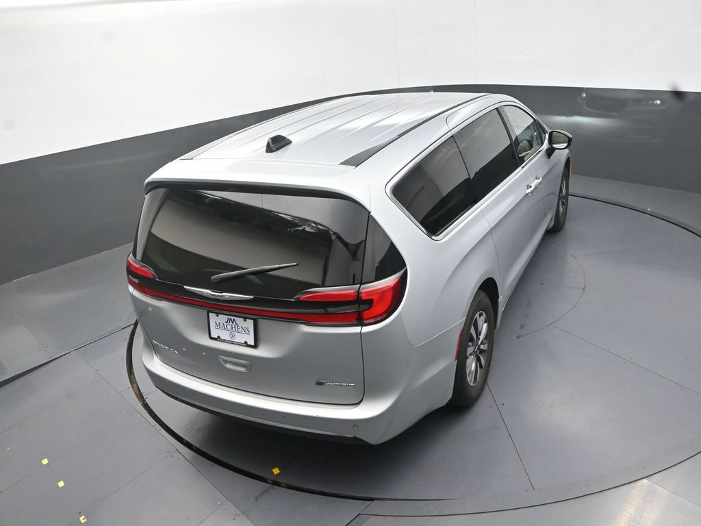 Used 2024 Chrysler Pacifica Limited FWD image 19