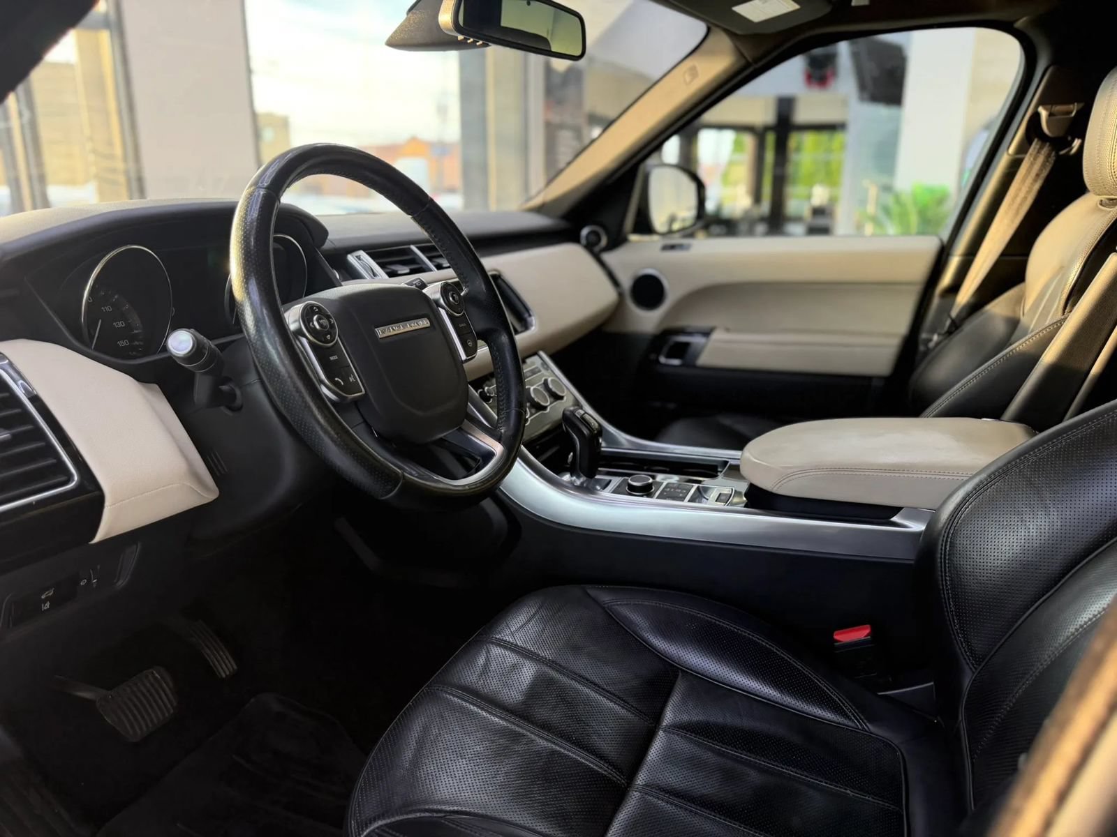 Used 2015 Land Rover Range Rover Sport HSE AWD/4WD image 4